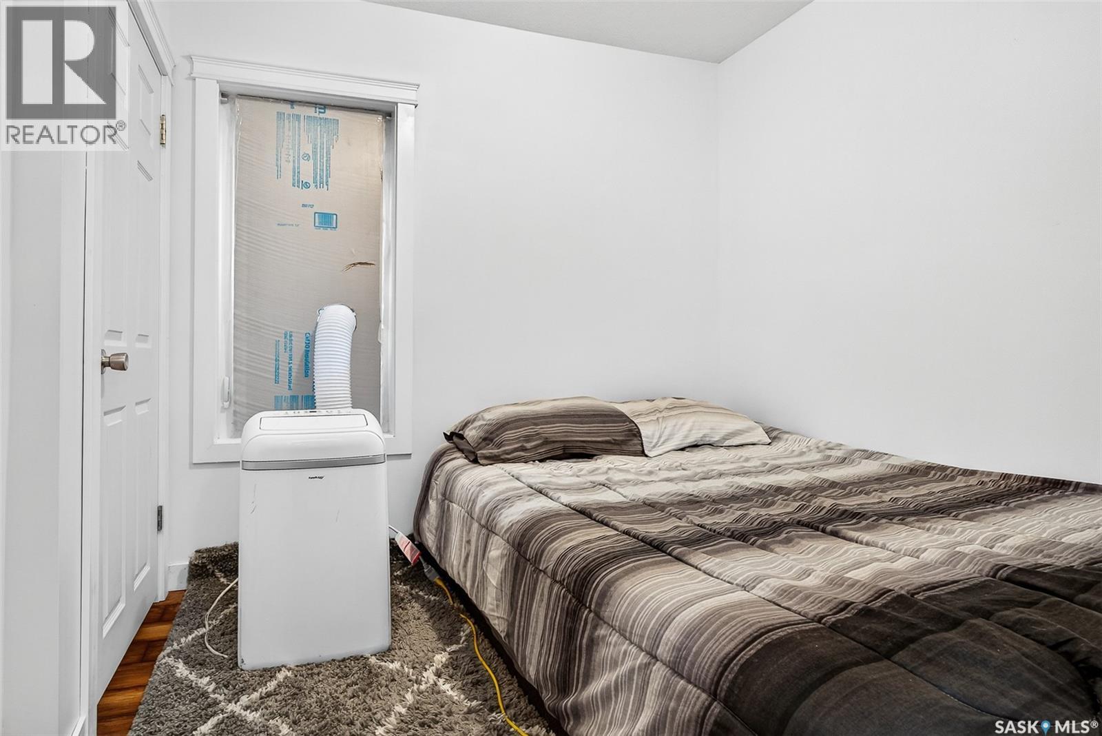 Photo 11 of 62 Iroquois Street E, Moose Jaw SK