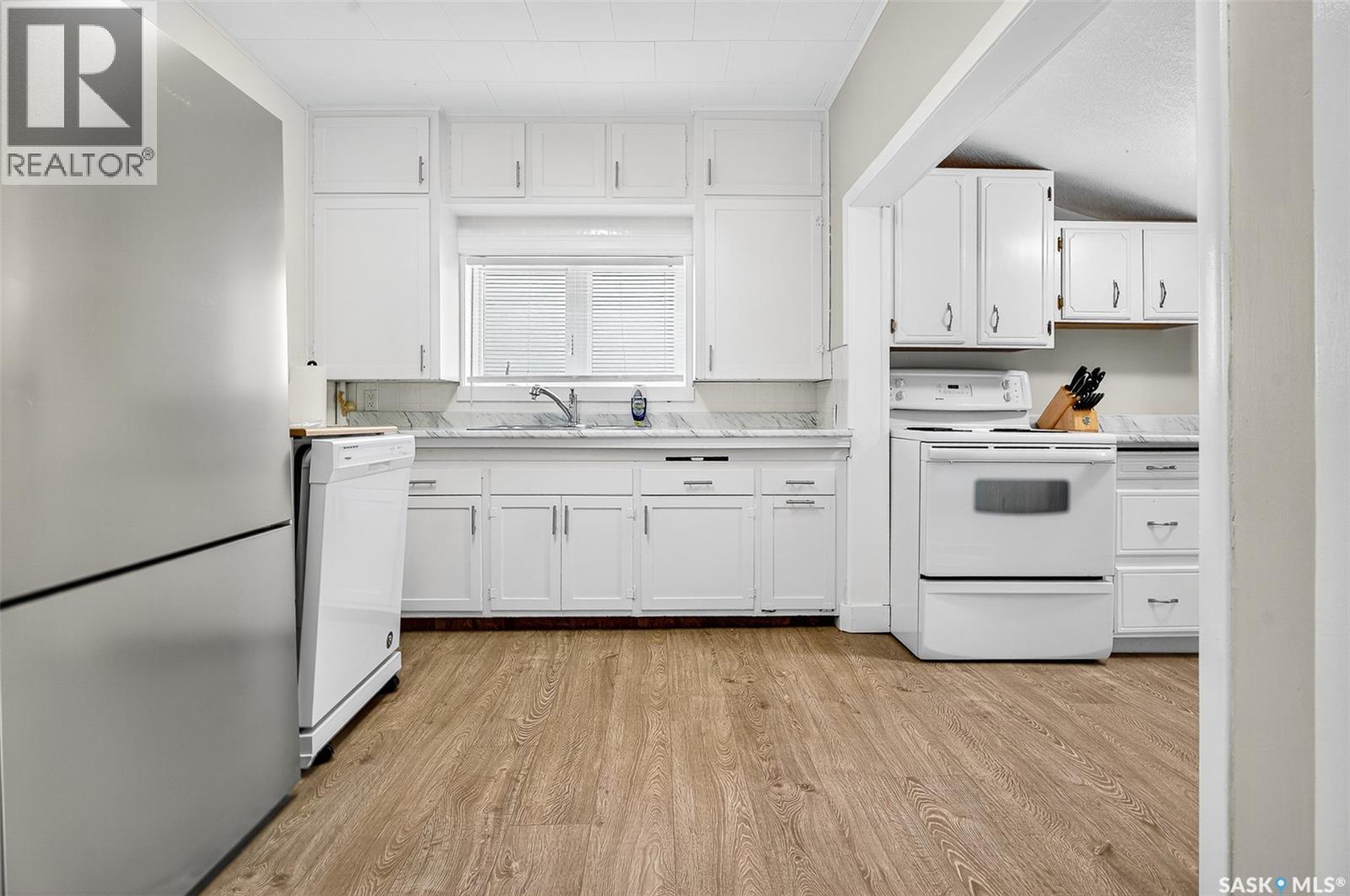 Photo 15 of 62 Iroquois Street E, Moose Jaw SK