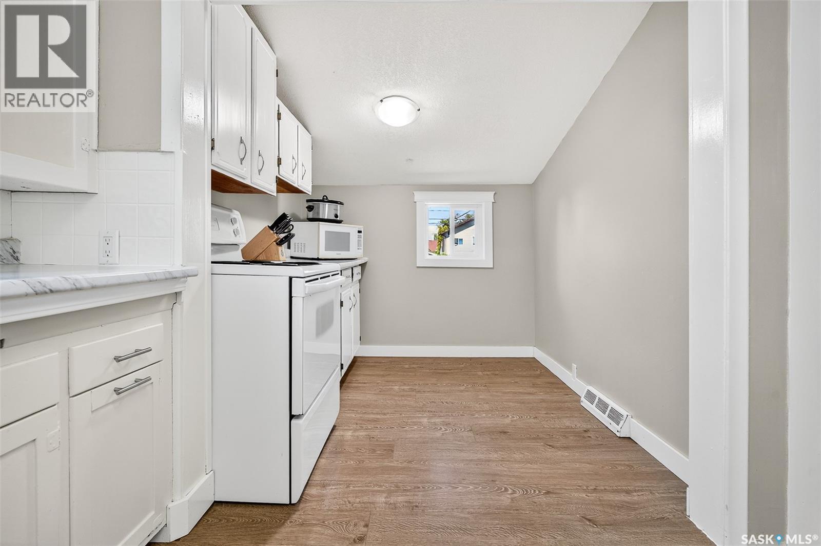 Photo 17 of 62 Iroquois Street E, Moose Jaw SK