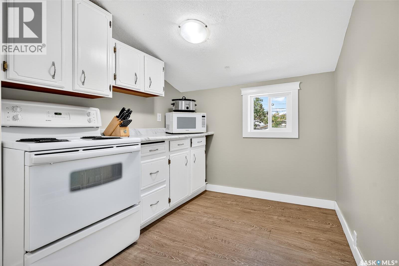 Photo 18 of 62 Iroquois Street E, Moose Jaw SK