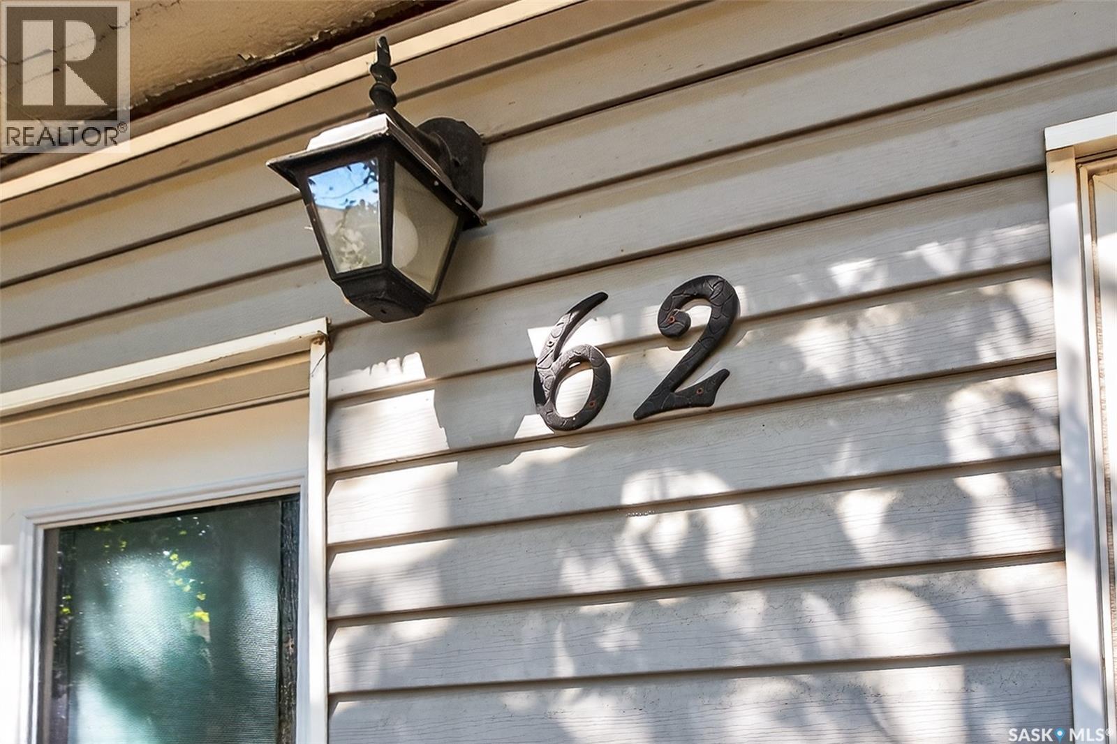 Photo 4 of 62 Iroquois Street E, Moose Jaw SK