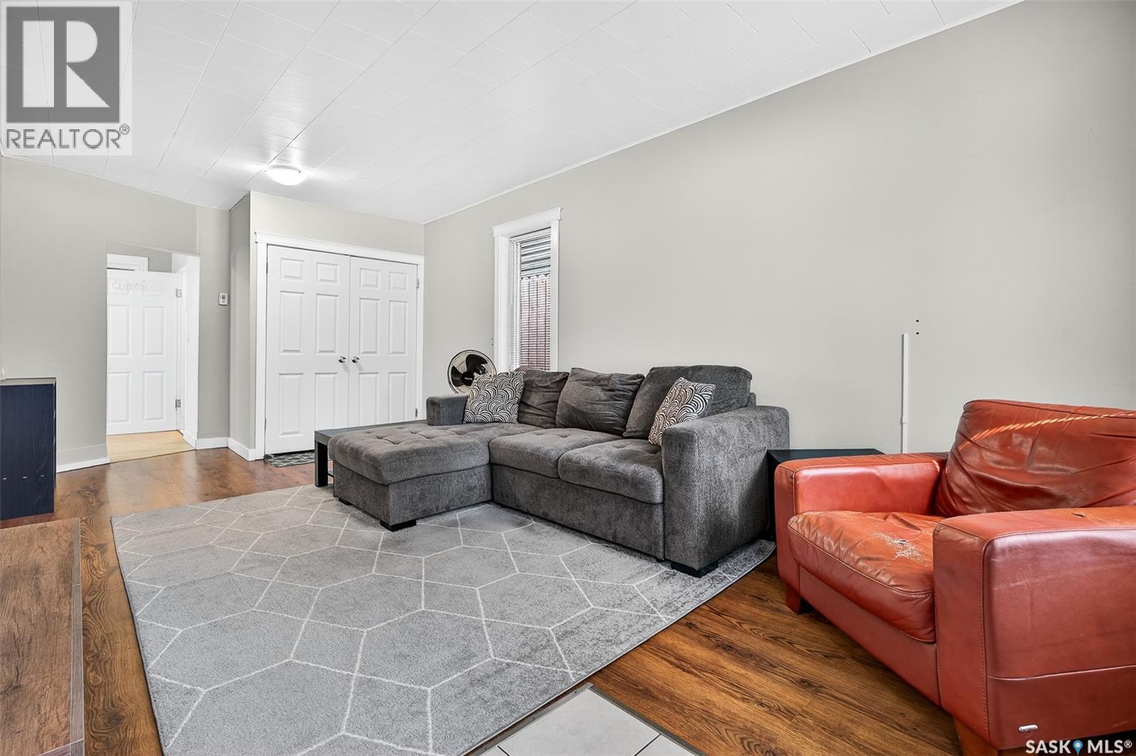 Photo 5 of 62 Iroquois Street E, Moose Jaw SK