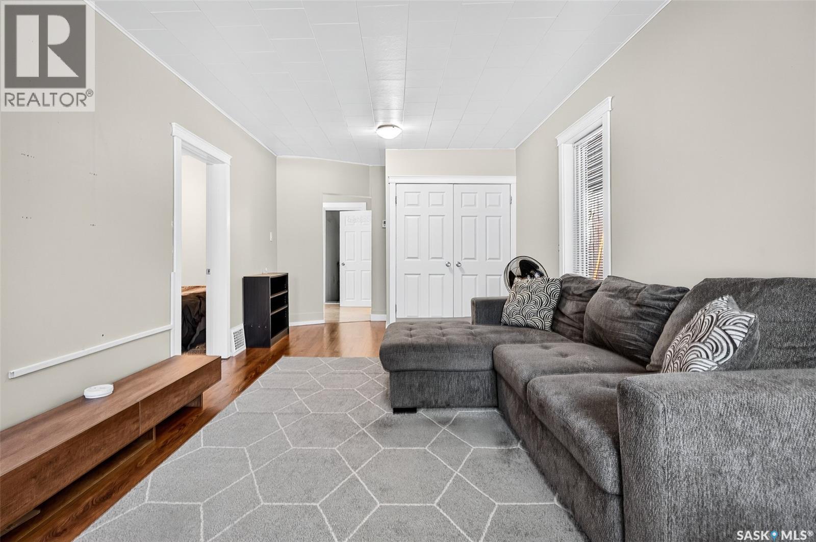 Photo 6 of 62 Iroquois Street E, Moose Jaw SK