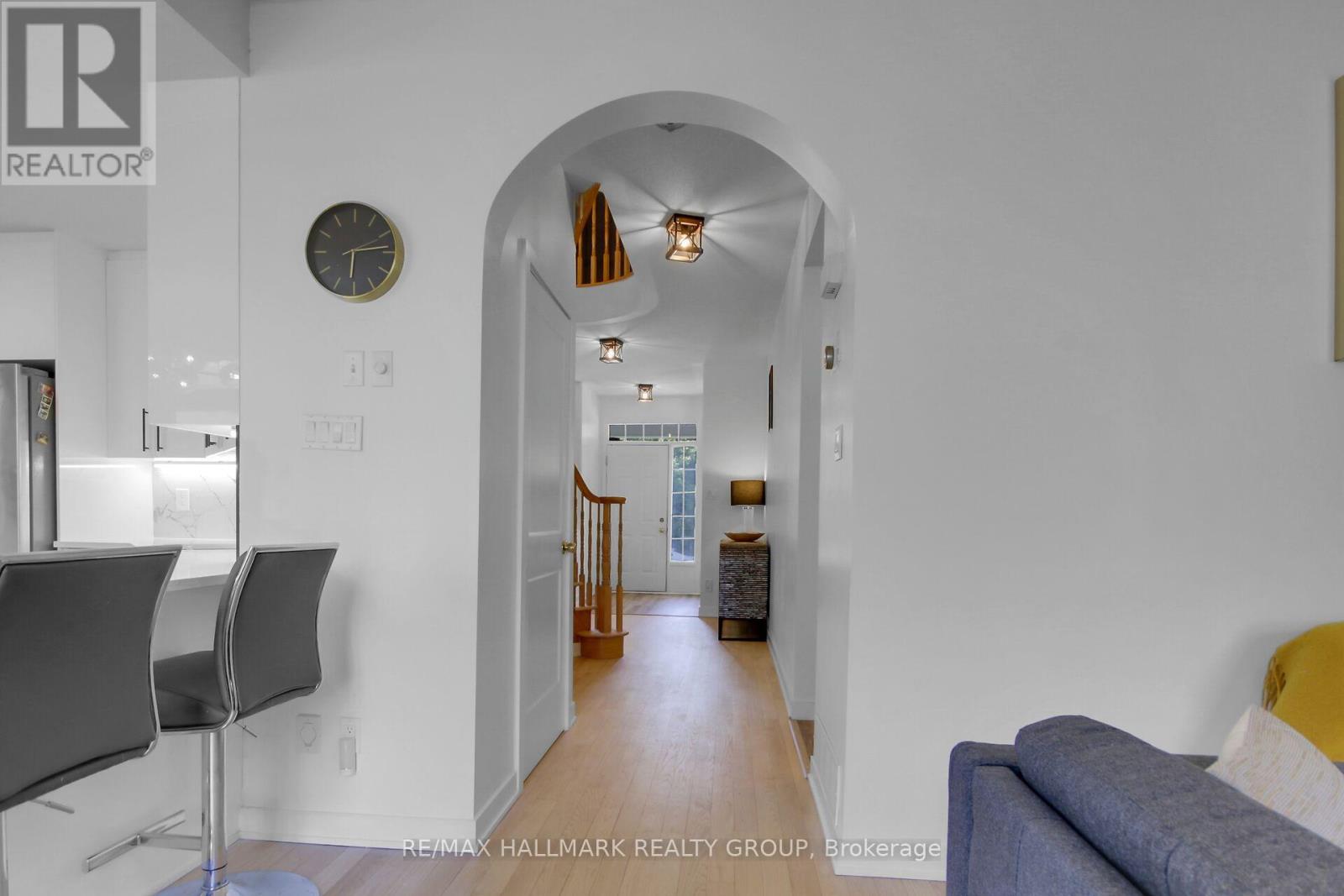 Photo 14 of 206 Annapolis Circle, Ottawa ON