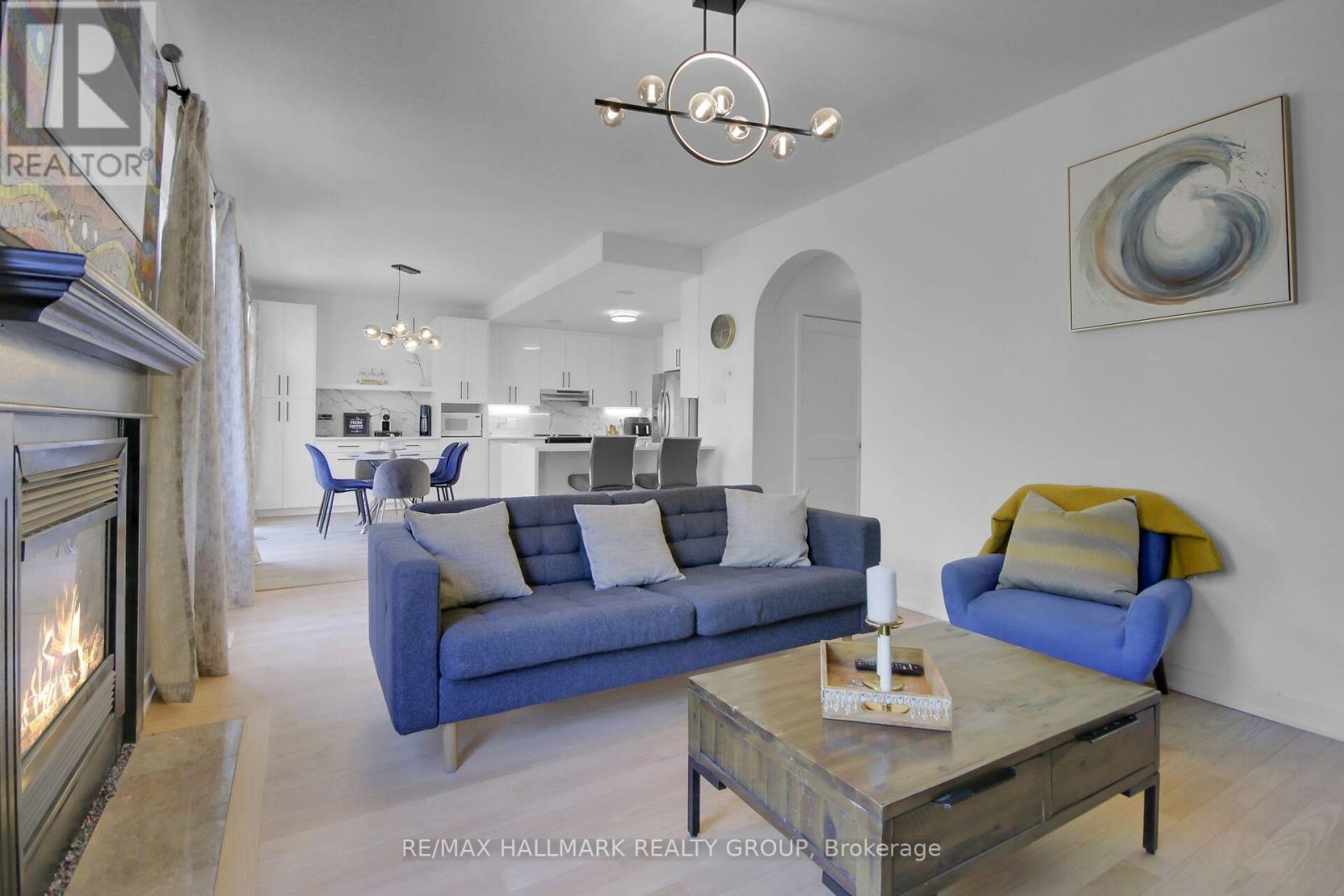 Photo 11 of 206 Annapolis Circle, Ottawa ON