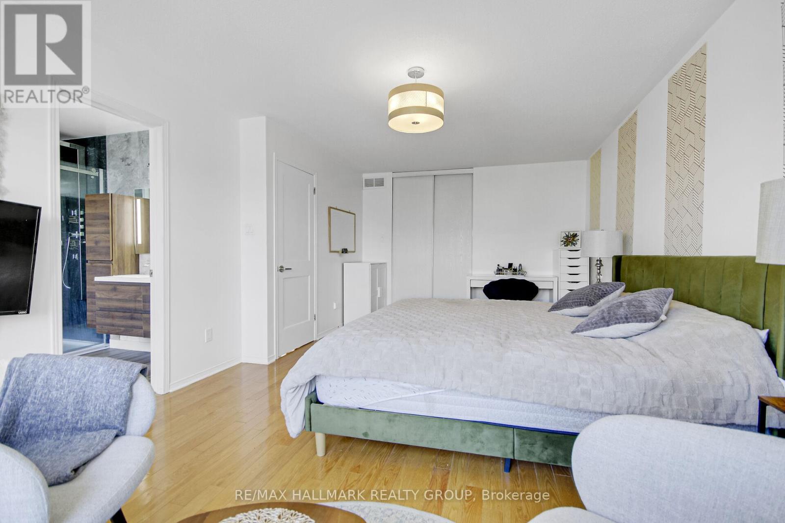 Photo 25 of 206 Annapolis Circle, Ottawa ON