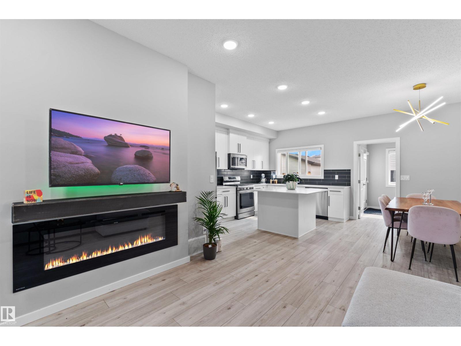 Photo 5 of 331 32 Av Nw, Edmonton AB