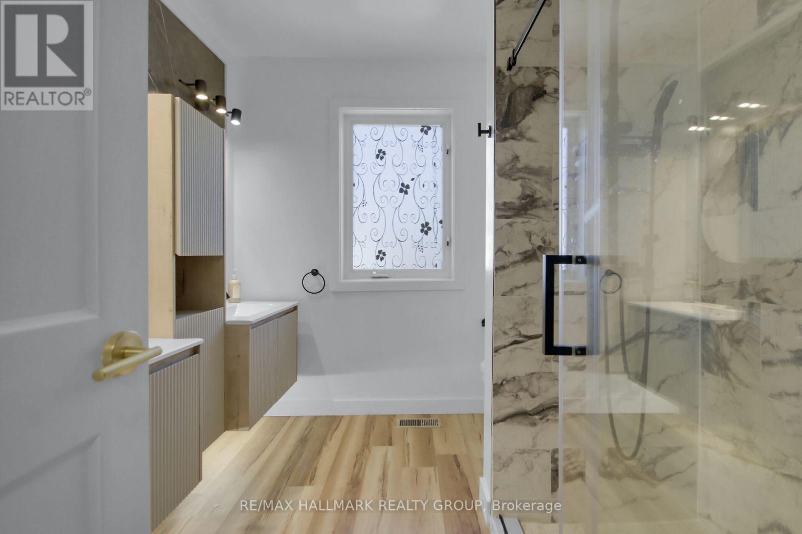 Photo 35 of 206 Annapolis Circle, Ottawa ON