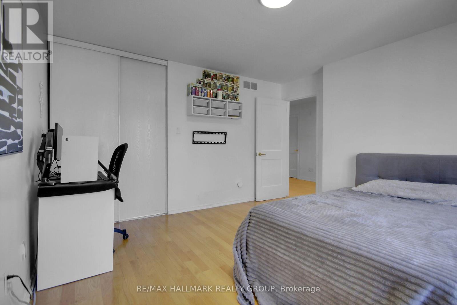 Photo 36 of 206 Annapolis Circle, Ottawa ON