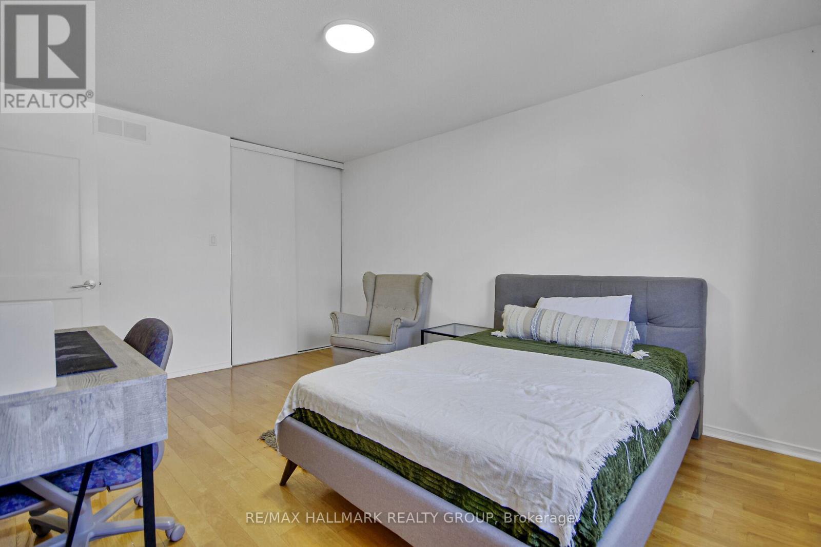 Photo 32 of 206 Annapolis Circle, Ottawa ON