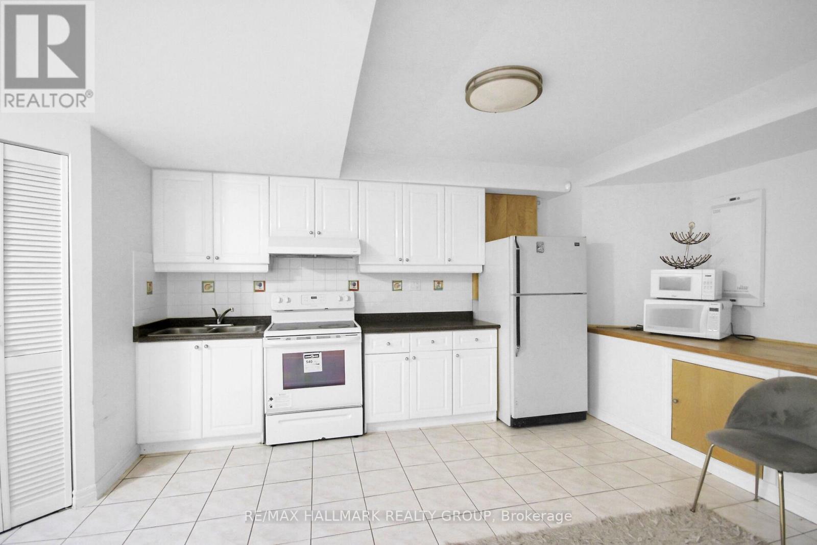 Photo 39 of 206 Annapolis Circle, Ottawa ON