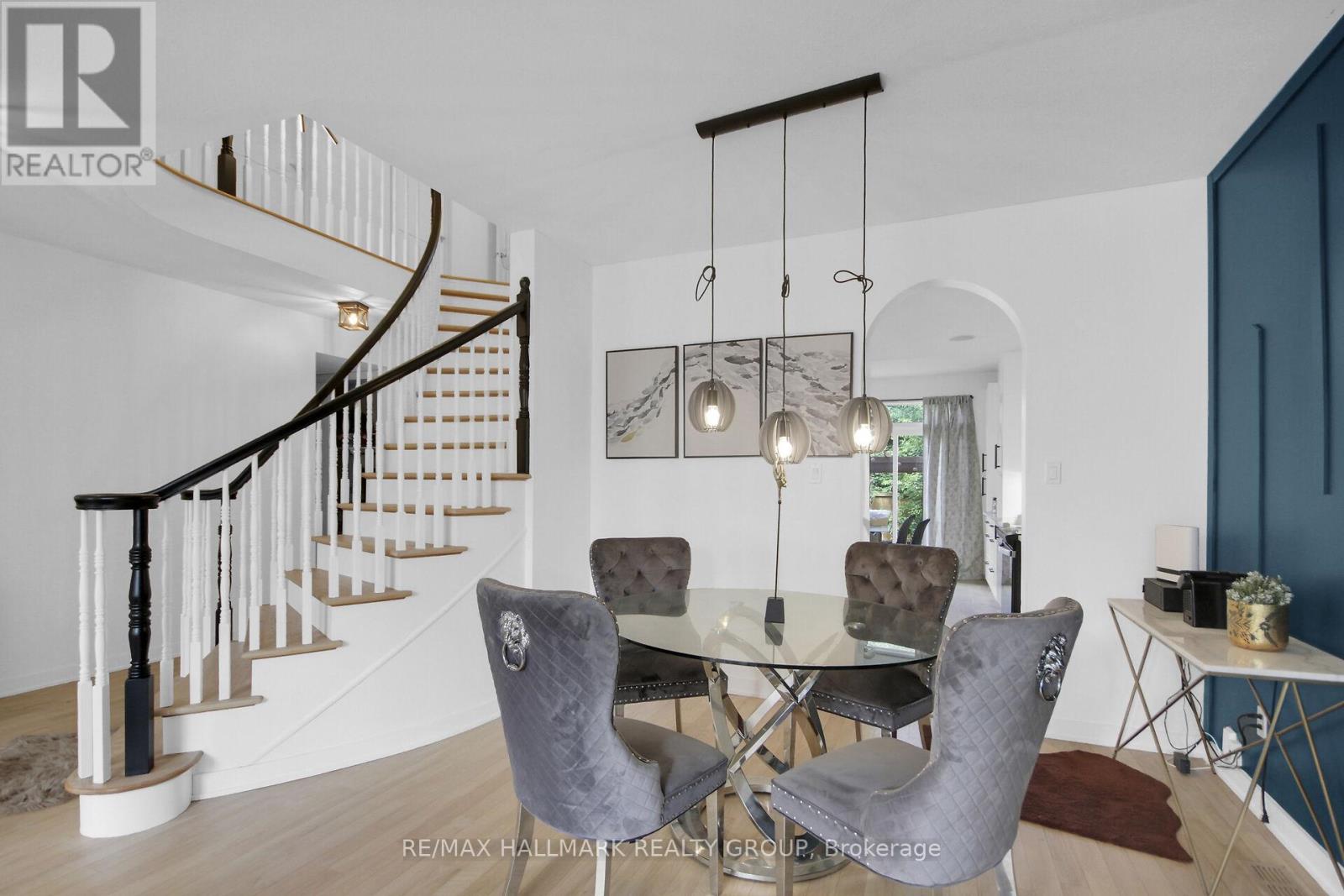 Photo 8 of 206 Annapolis Circle, Ottawa ON