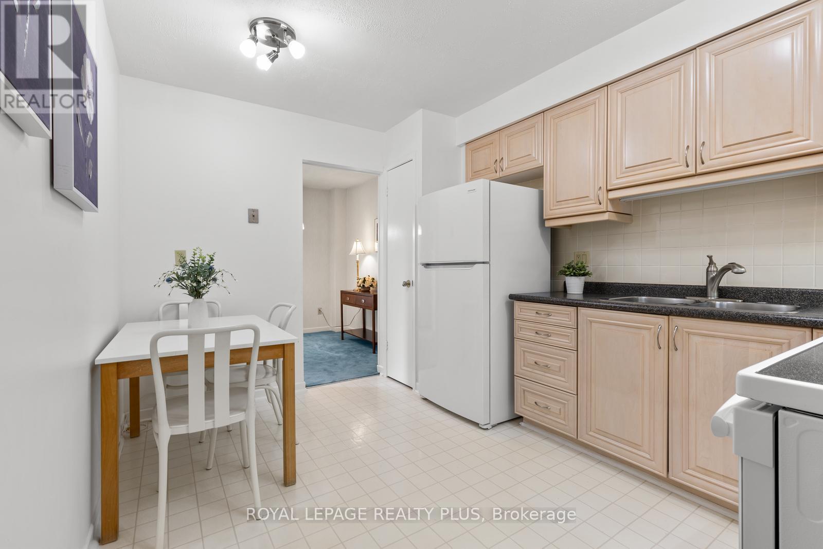 Photo 3 of 85 1180 Mississauga Valley Boulevard, Mississauga ON