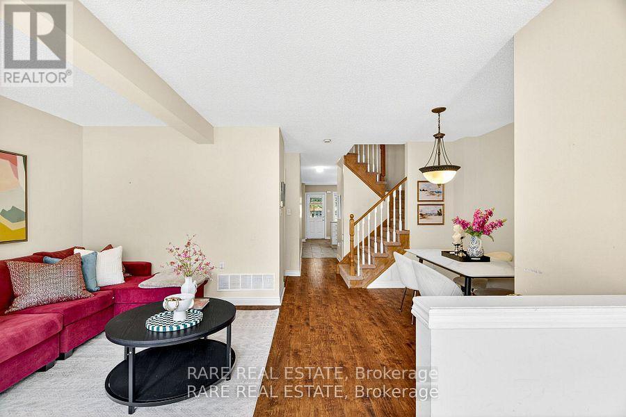 Photo 4 of 12 1750 Creek Way, Burlington ON