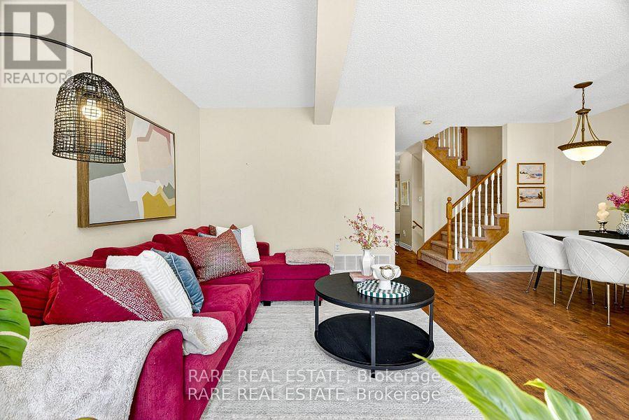 Photo 9 of 12 1750 Creek Way, Burlington ON