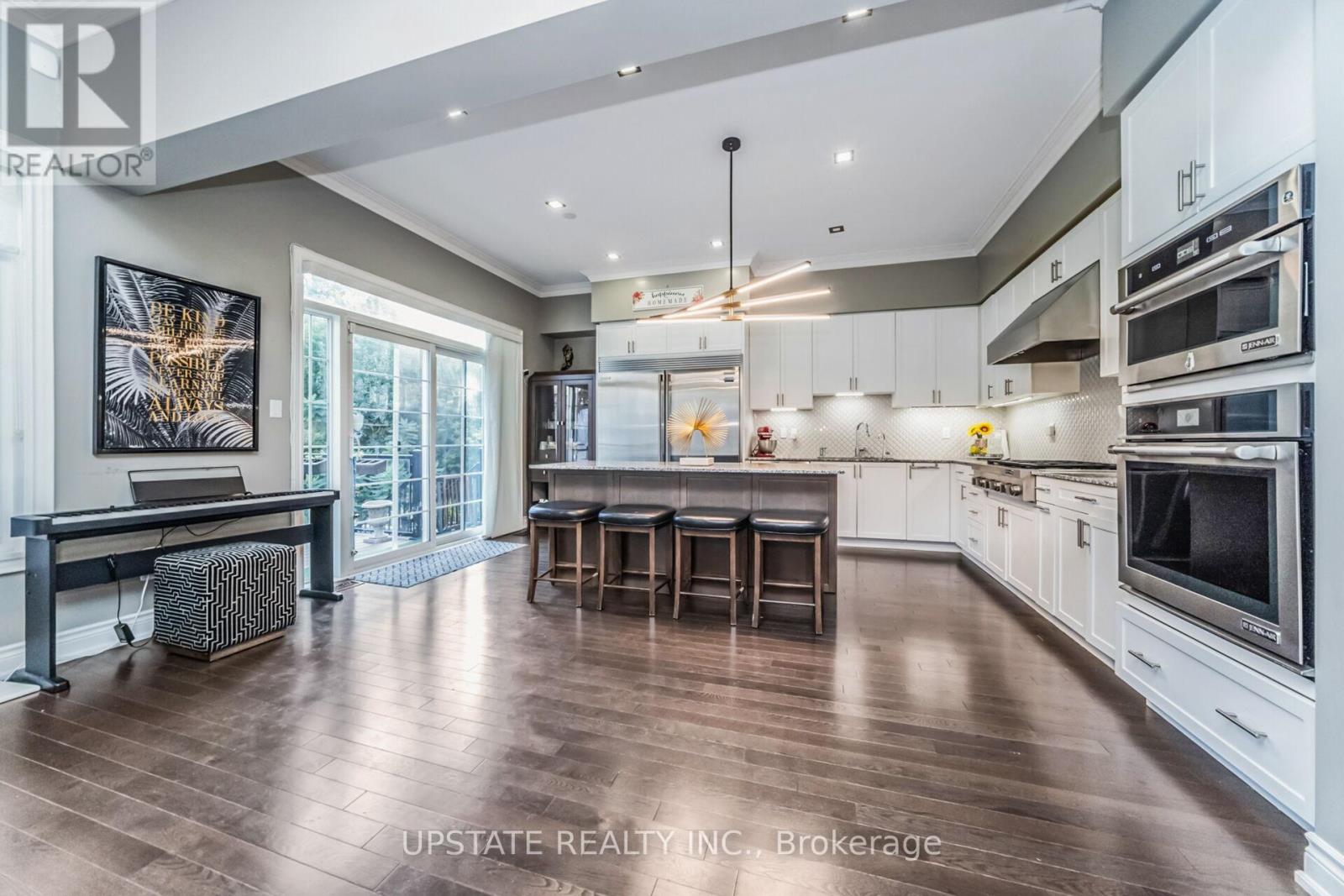 Photo 14 of 10 Vineyard Drive, Brampton ON