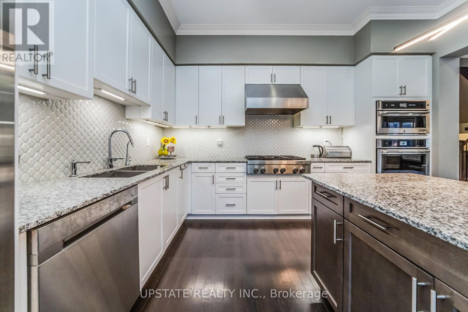 Photo 17 of 10 Vineyard Drive, Brampton ON