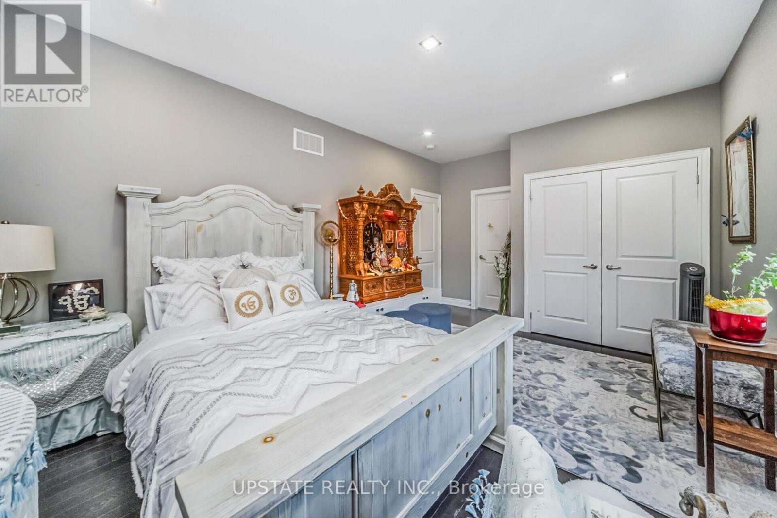 Photo 27 of 10 Vineyard Drive, Brampton ON