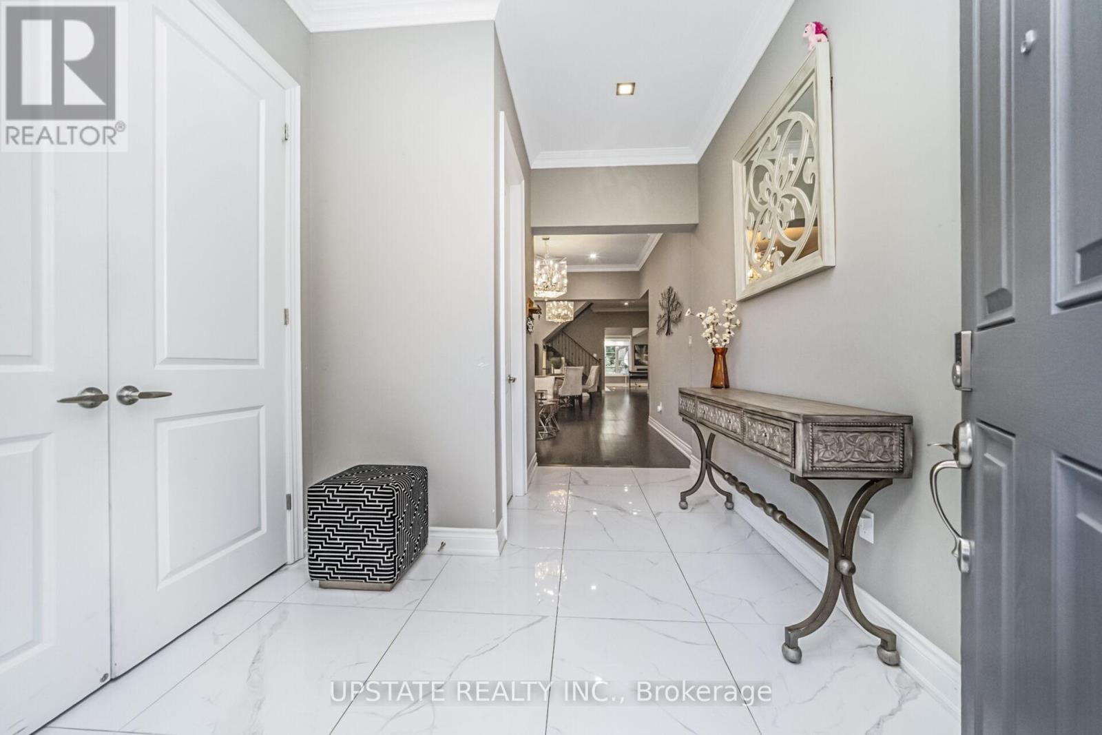 Photo 3 of 10 Vineyard Drive, Brampton ON