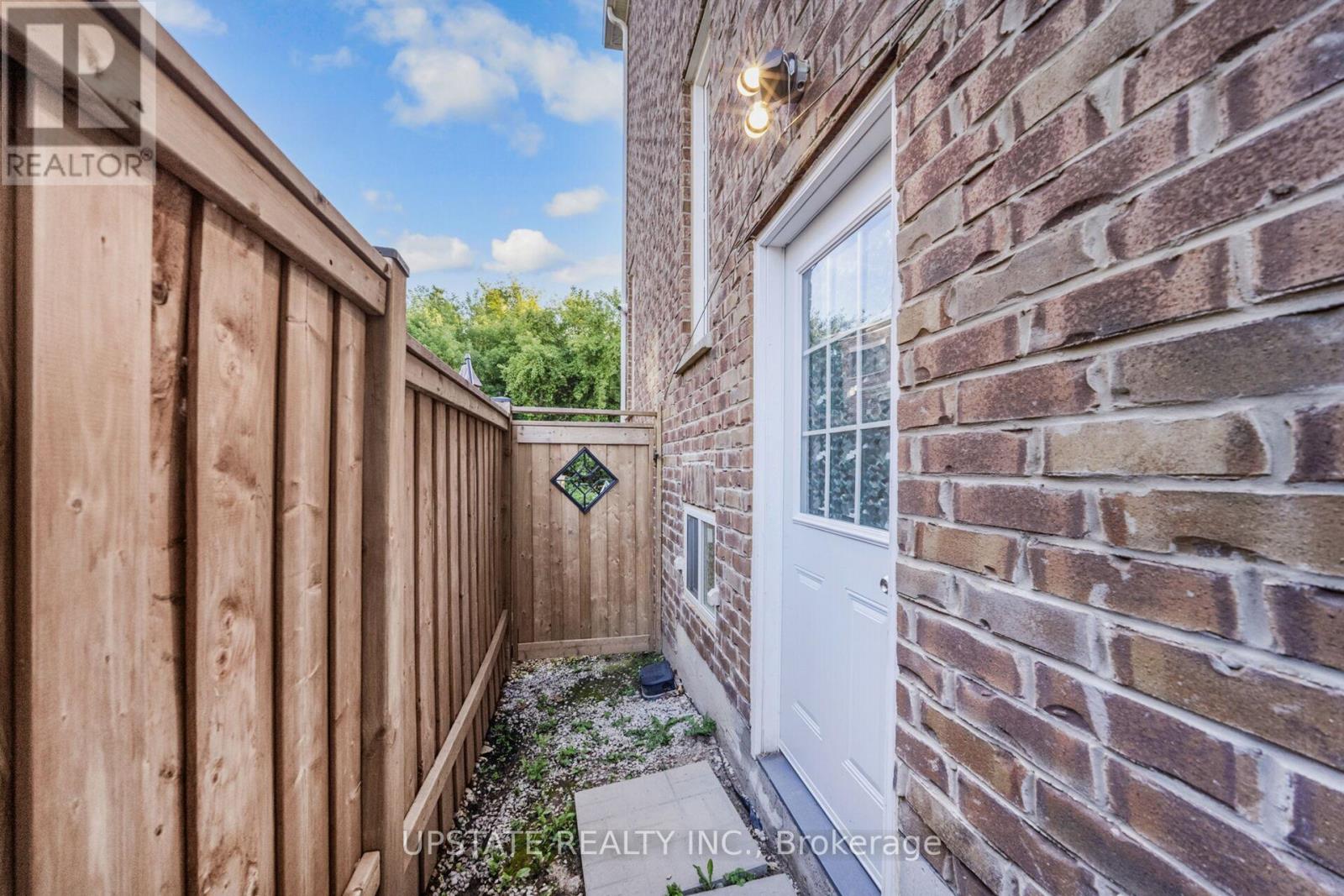 Photo 32 of 10 Vineyard Drive, Brampton ON
