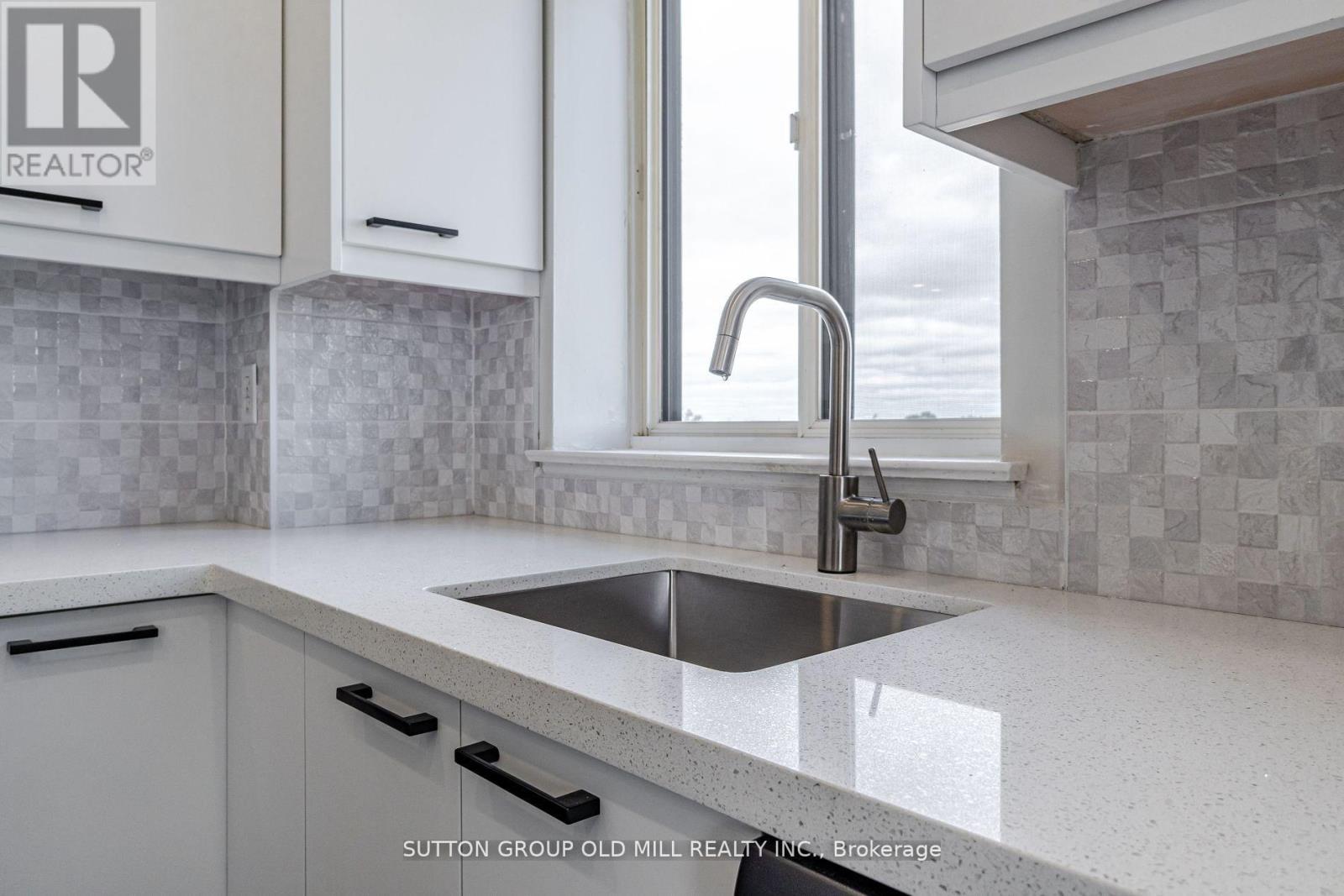 Photo 10 of 504 1360 Rathburn Road E, Mississauga ON