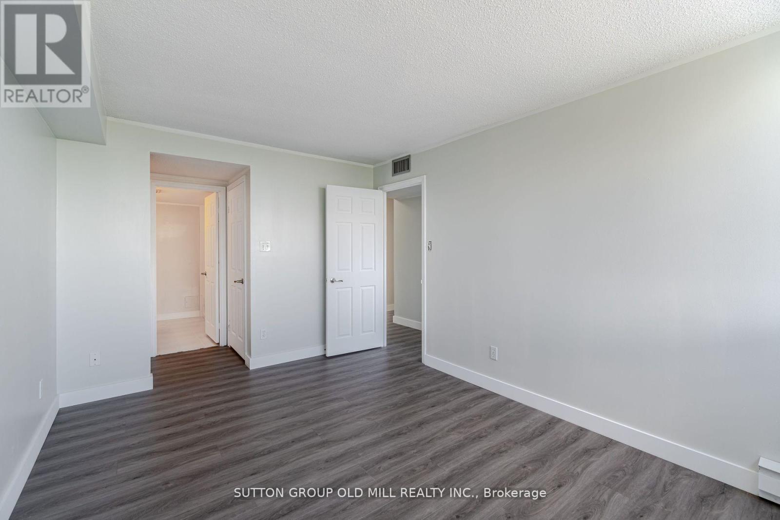 Photo 14 of 504 1360 Rathburn Road E, Mississauga ON