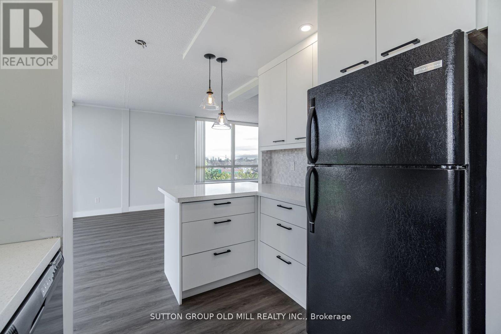 Photo 9 of 504 1360 Rathburn Road E, Mississauga ON