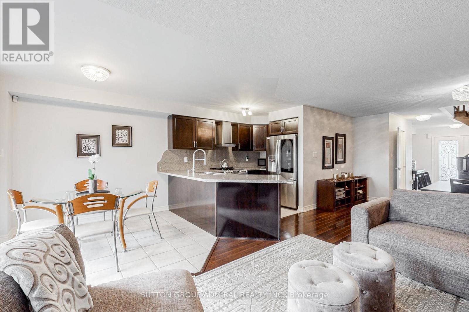 Photo 10 of 34 Beachville Circle, Brampton ON