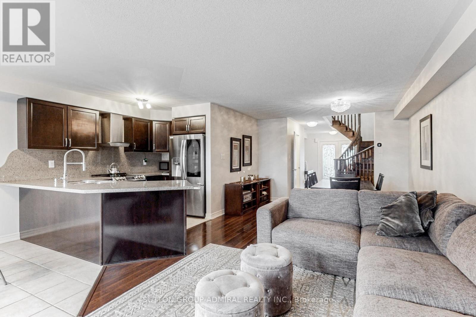 Photo 15 of 34 Beachville Circle, Brampton ON