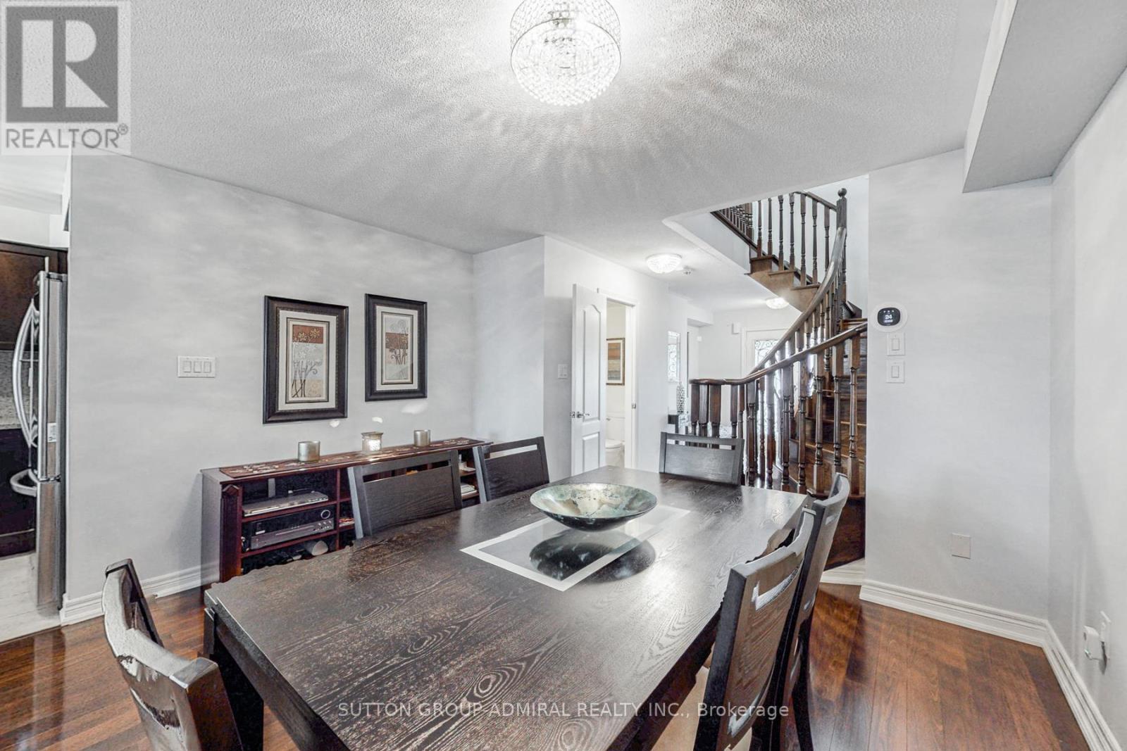 Photo 17 of 34 Beachville Circle, Brampton ON