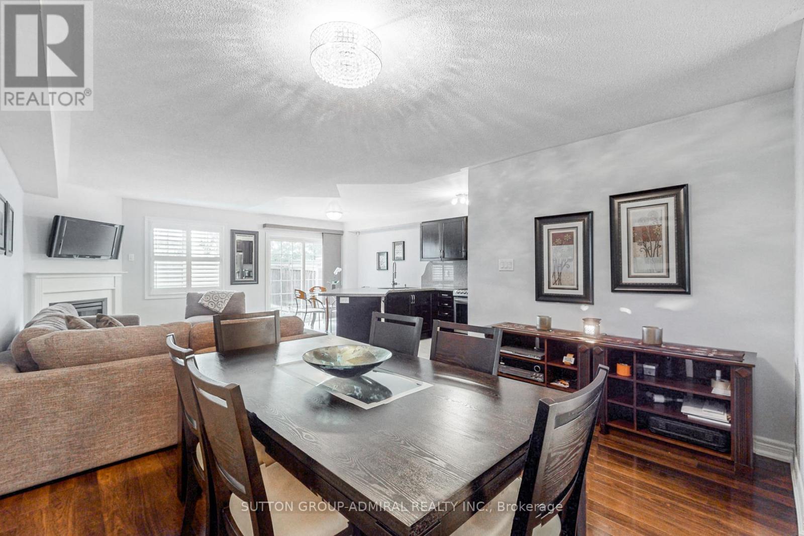 Photo 18 of 34 Beachville Circle, Brampton ON