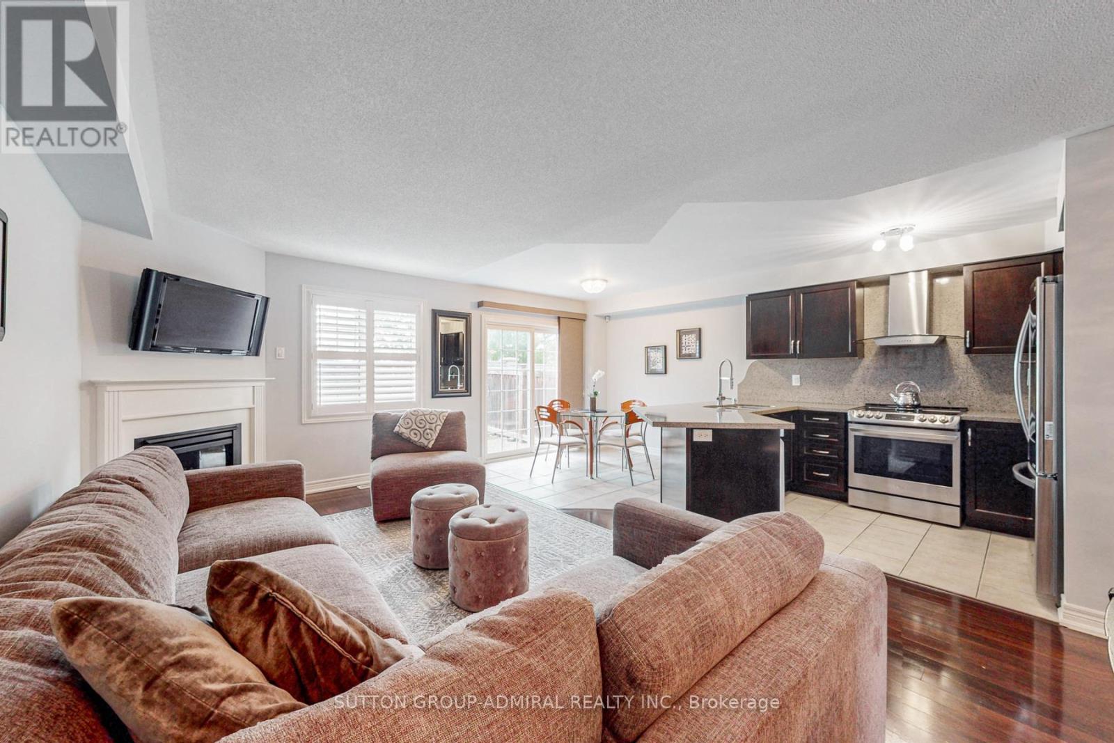 Photo 19 of 34 Beachville Circle, Brampton ON