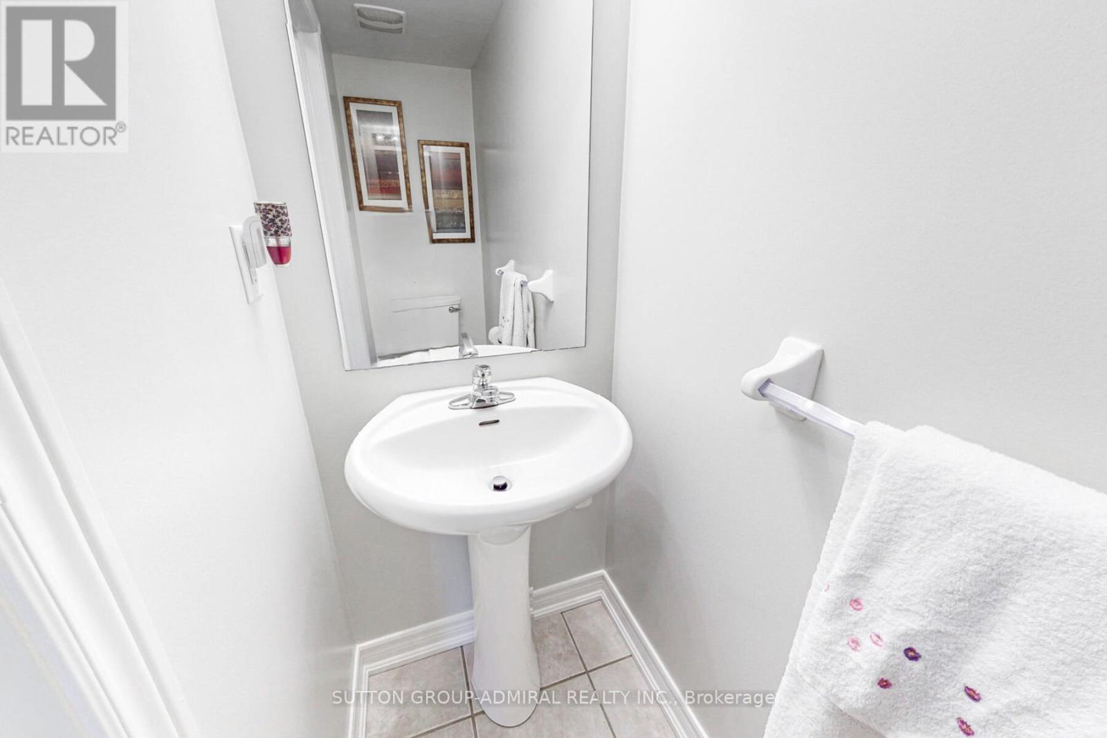 Photo 20 of 34 Beachville Circle, Brampton ON