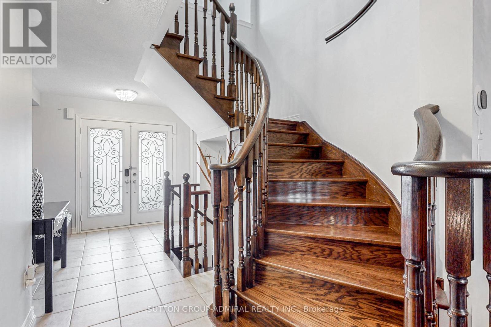 Photo 21 of 34 Beachville Circle, Brampton ON