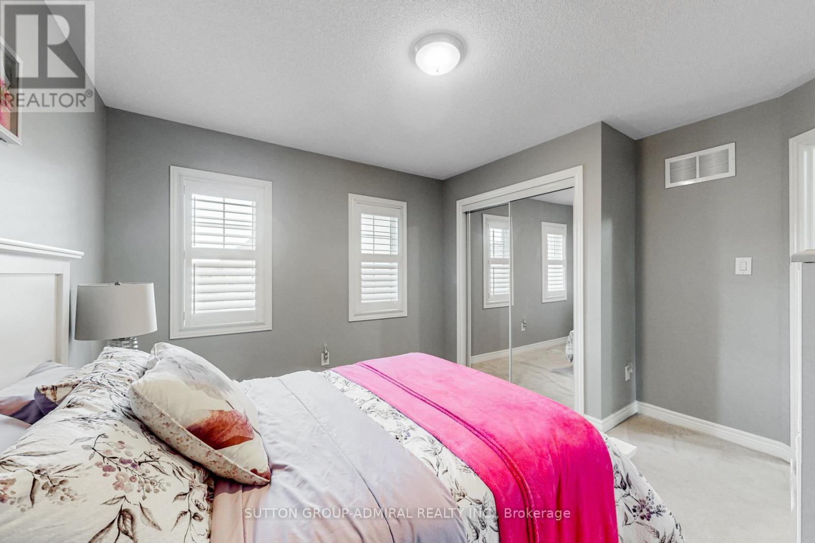 Photo 27 of 34 Beachville Circle, Brampton ON