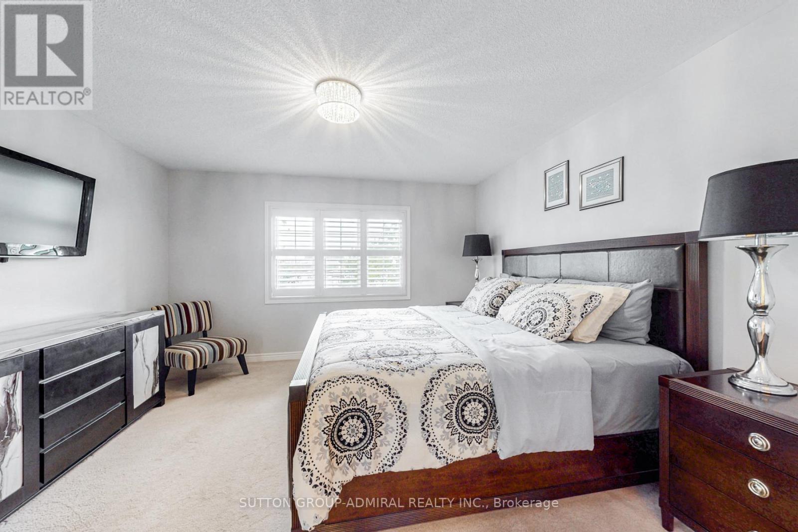 Photo 30 of 34 Beachville Circle, Brampton ON