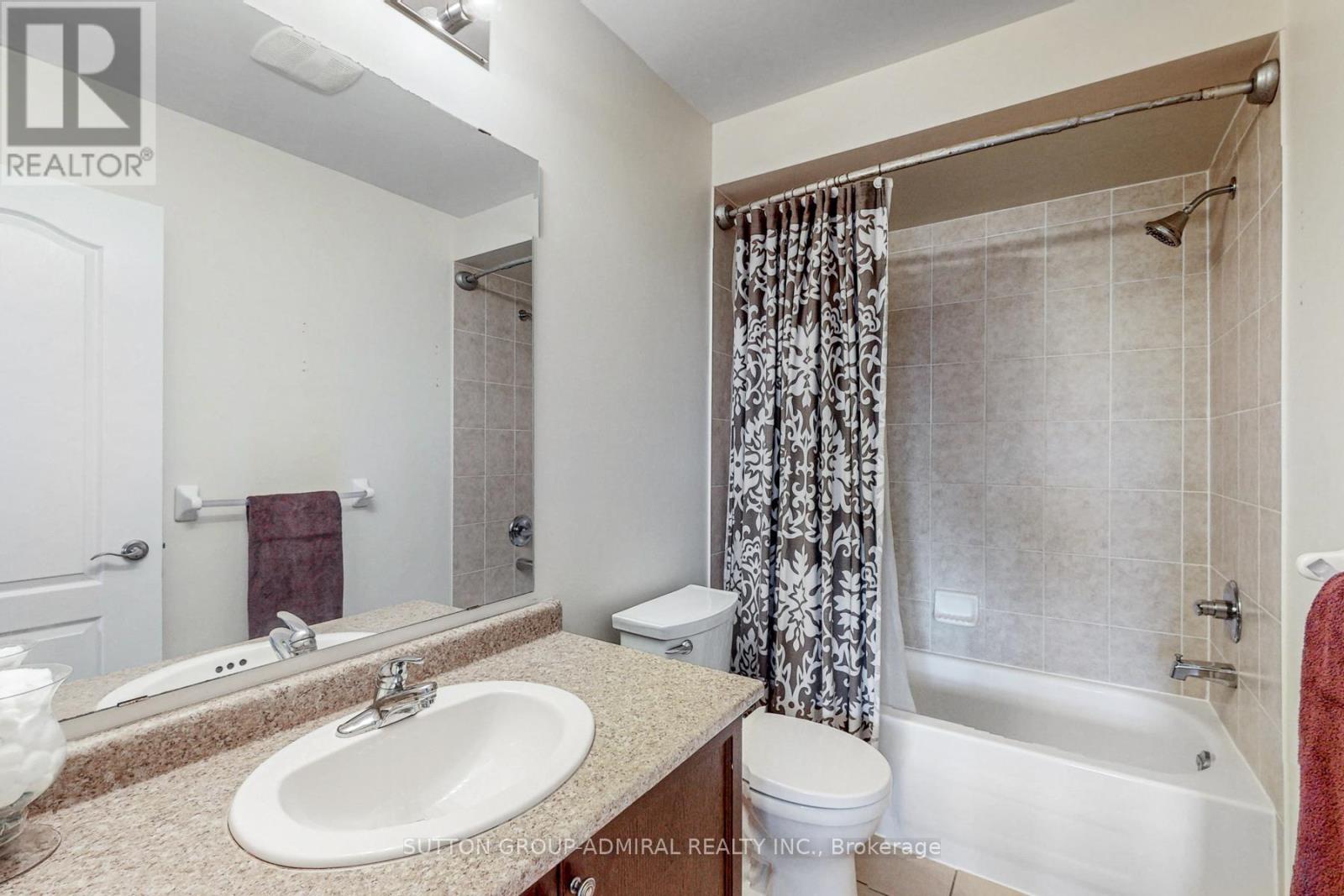 Photo 32 of 34 Beachville Circle, Brampton ON
