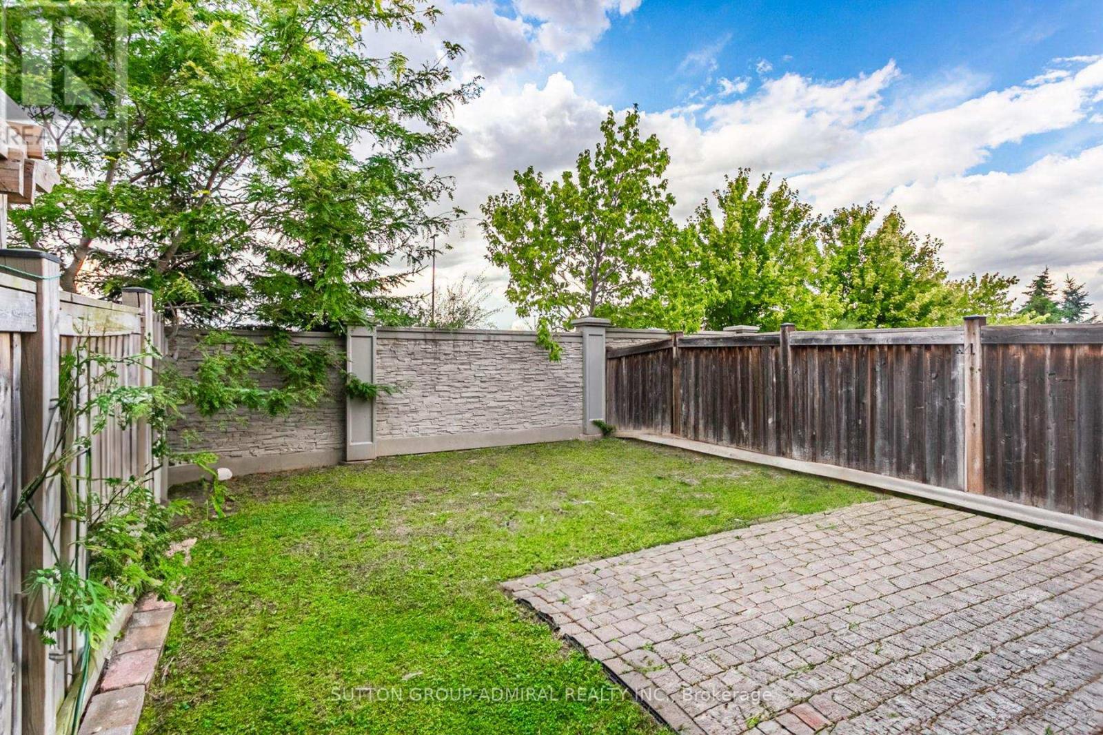 Photo 42 of 34 Beachville Circle, Brampton ON