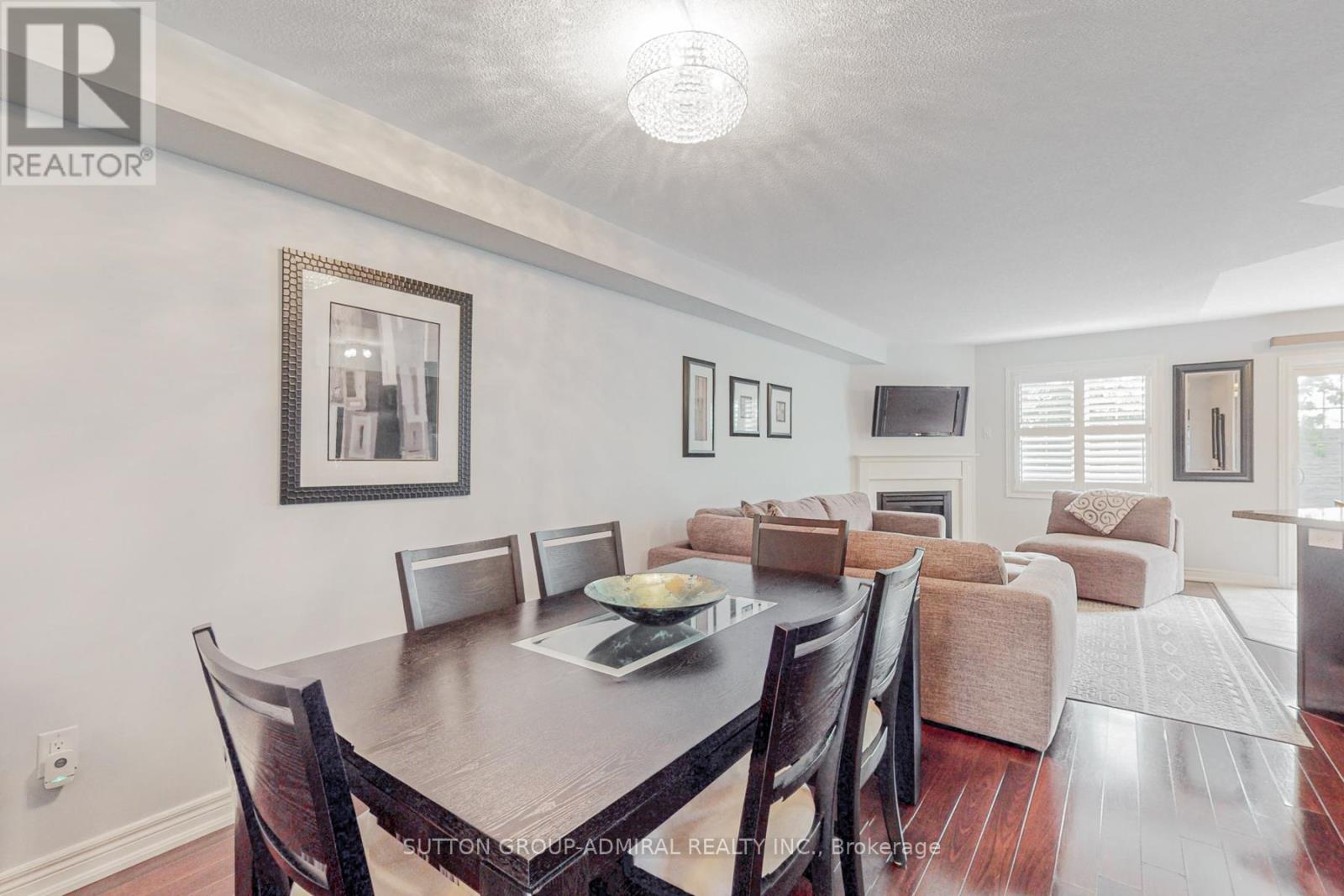 Photo 7 of 34 Beachville Circle, Brampton ON