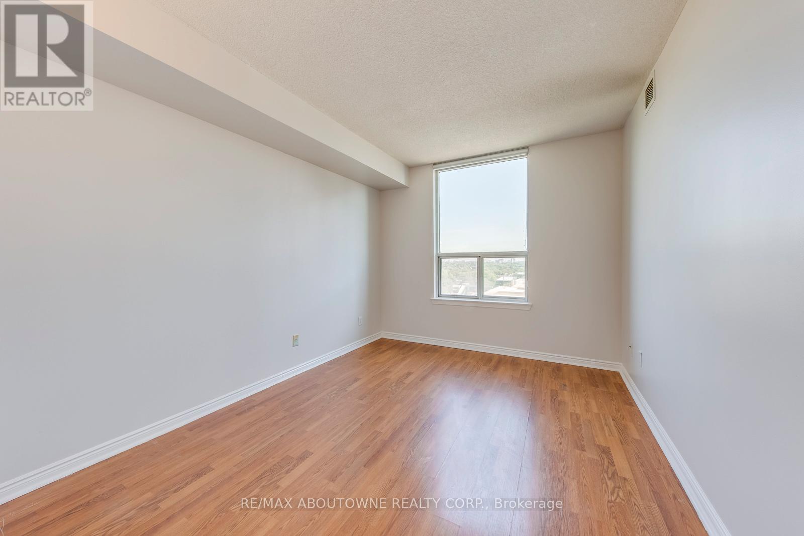 Photo 23 of 1415 135 Hillcrest Avenue, Mississauga ON