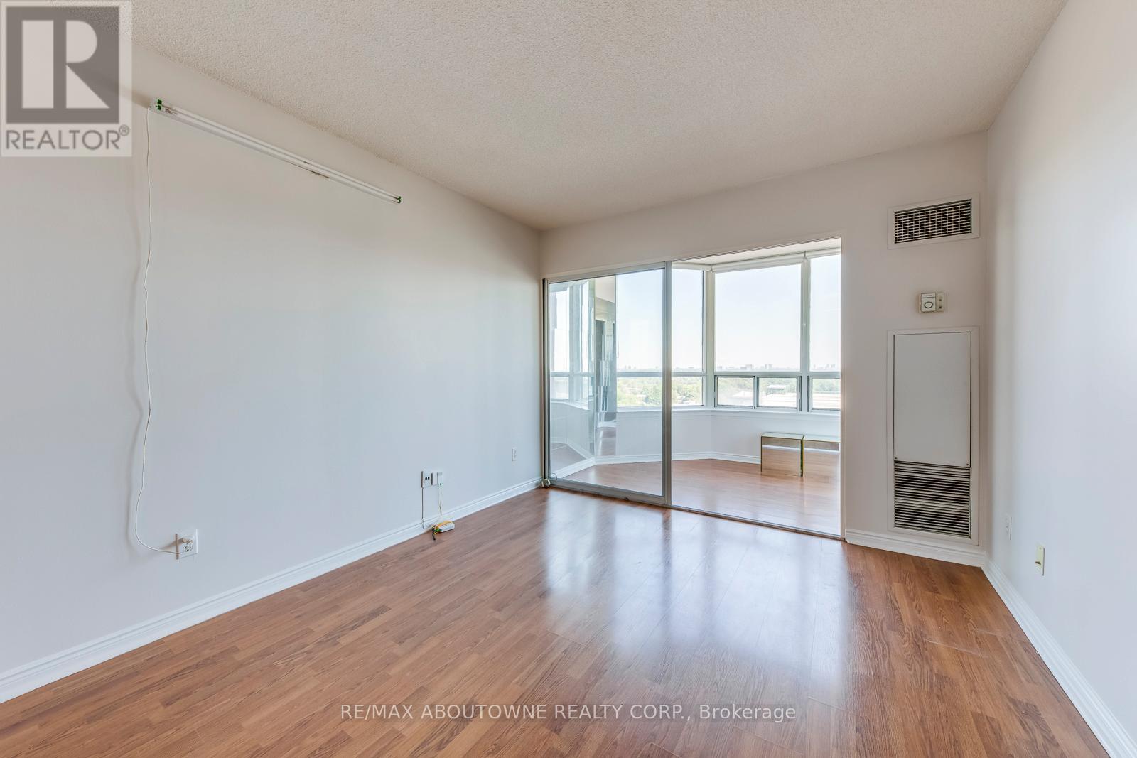 Photo 9 of 1415 135 Hillcrest Avenue, Mississauga ON