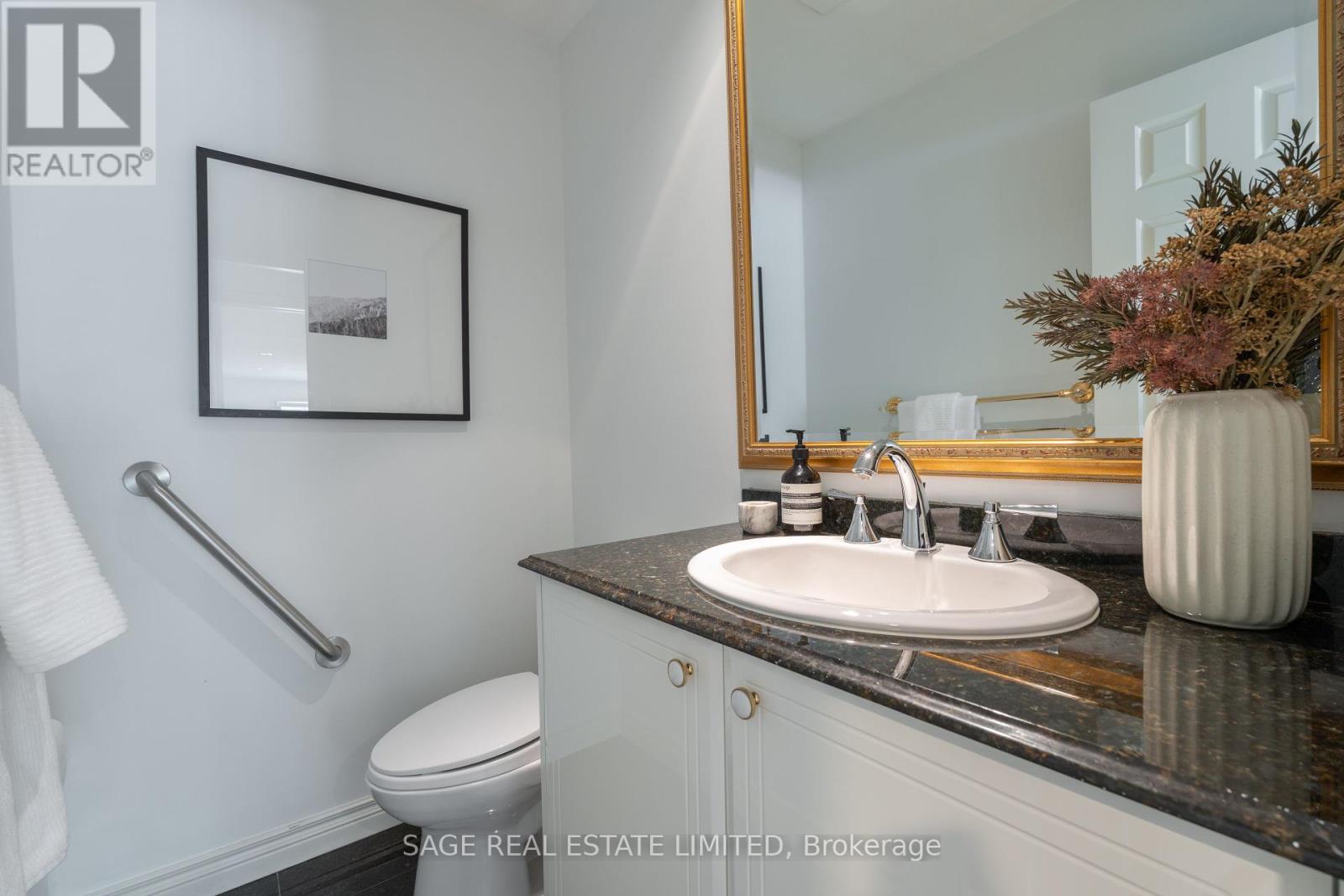 Photo 13 of 172 Burnhamthorpe Road, Toronto ON