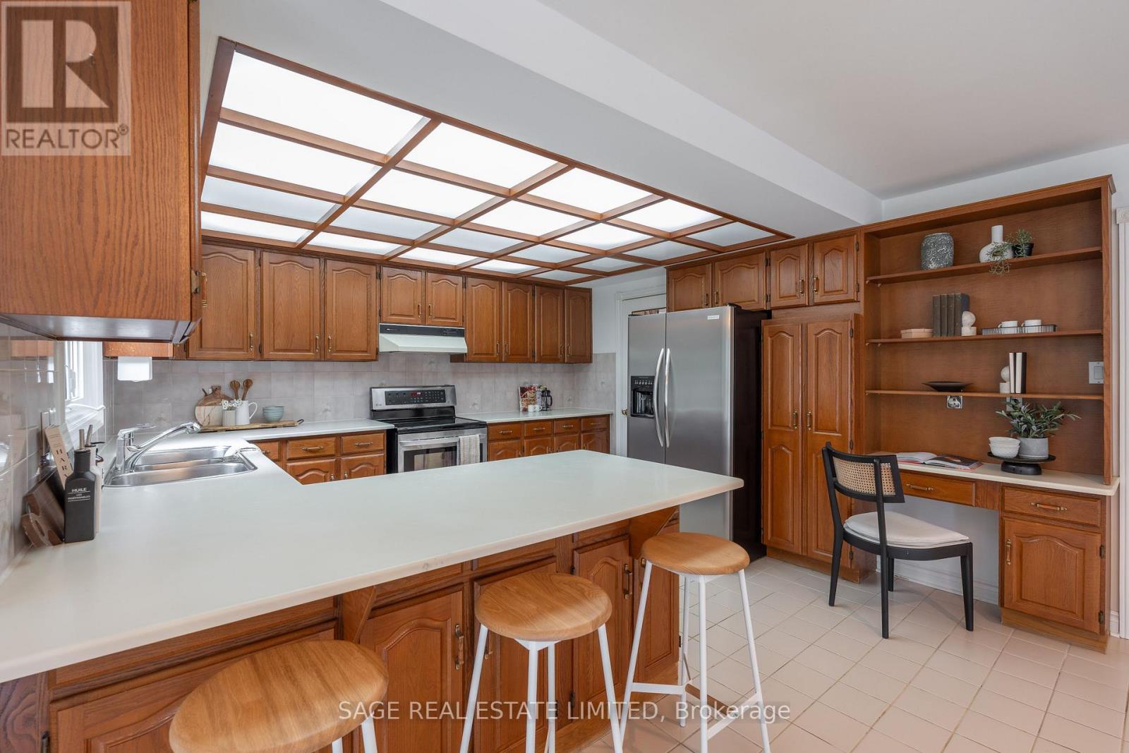 Photo 22 of 172 Burnhamthorpe Road, Toronto ON