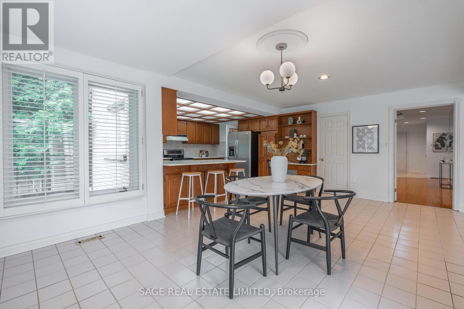 Photo 25 of 172 Burnhamthorpe Road, Toronto ON