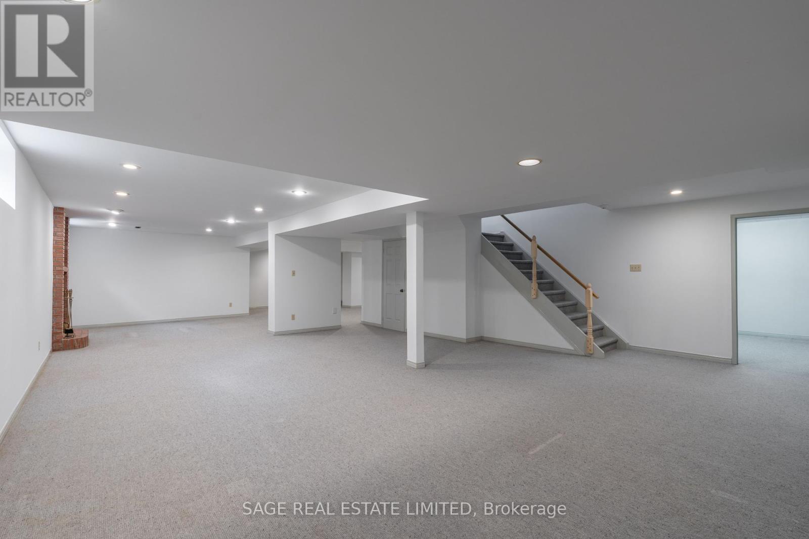 Photo 45 of 172 Burnhamthorpe Road, Toronto ON