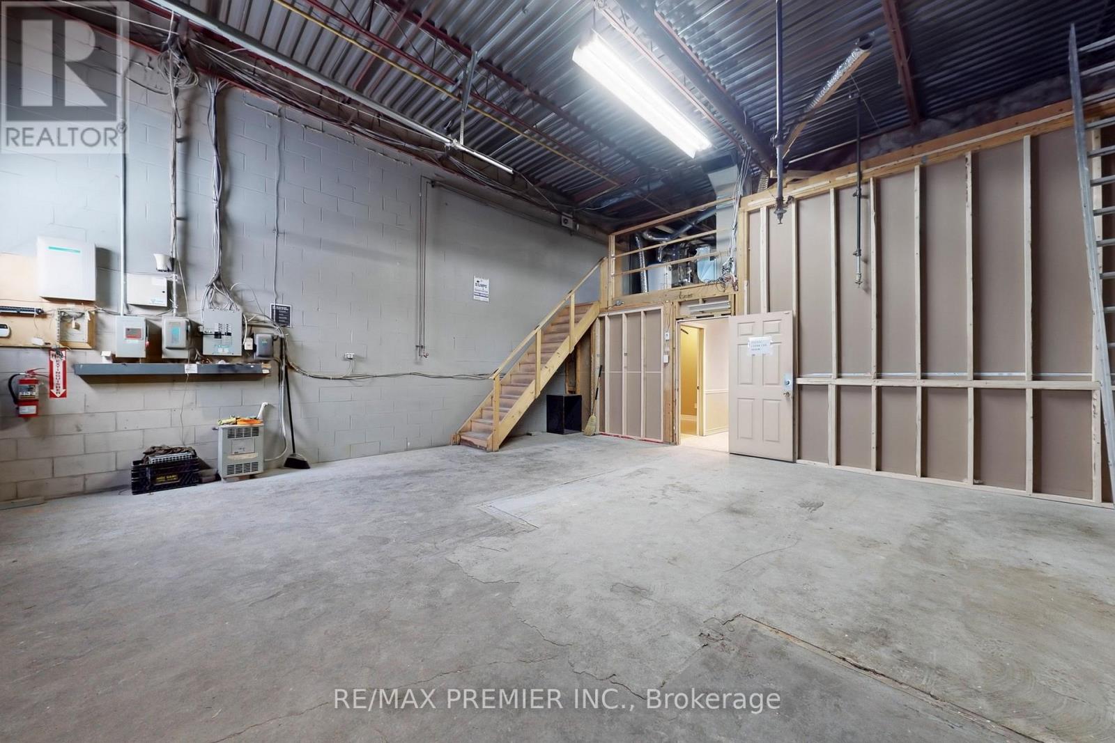 Photo 16 of 17 5484 Tomken Road, Mississauga ON