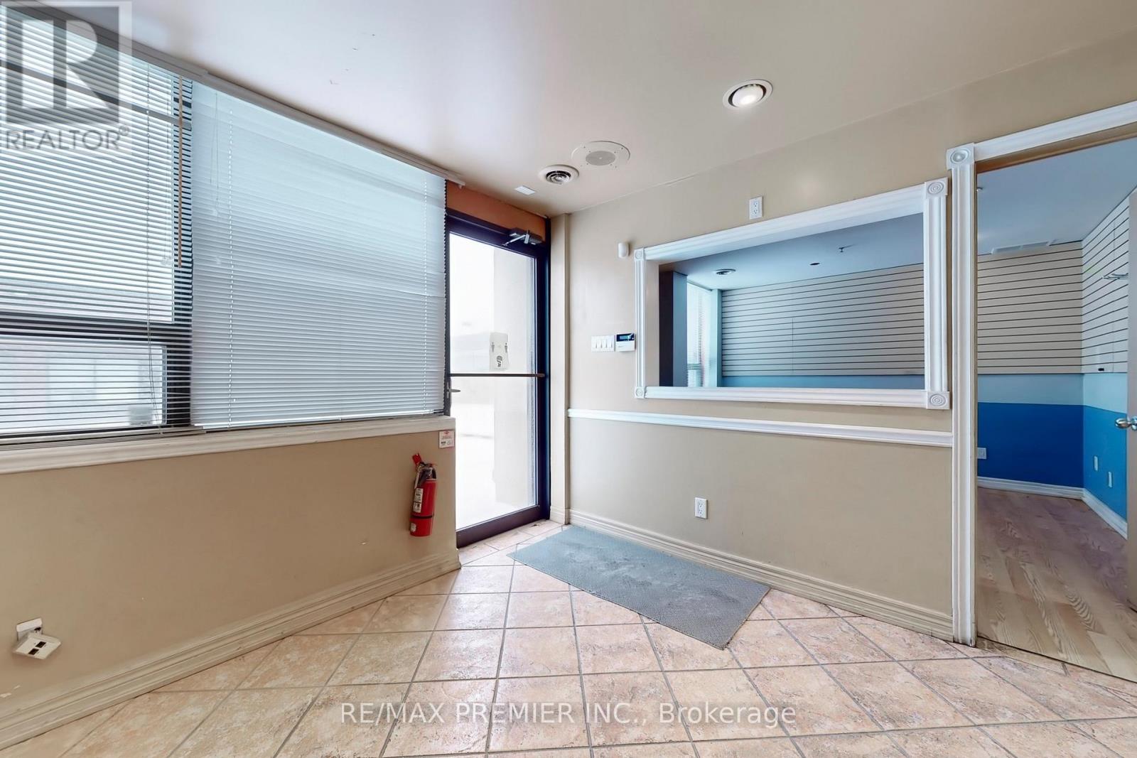 Photo 5 of 17 5484 Tomken Road, Mississauga ON