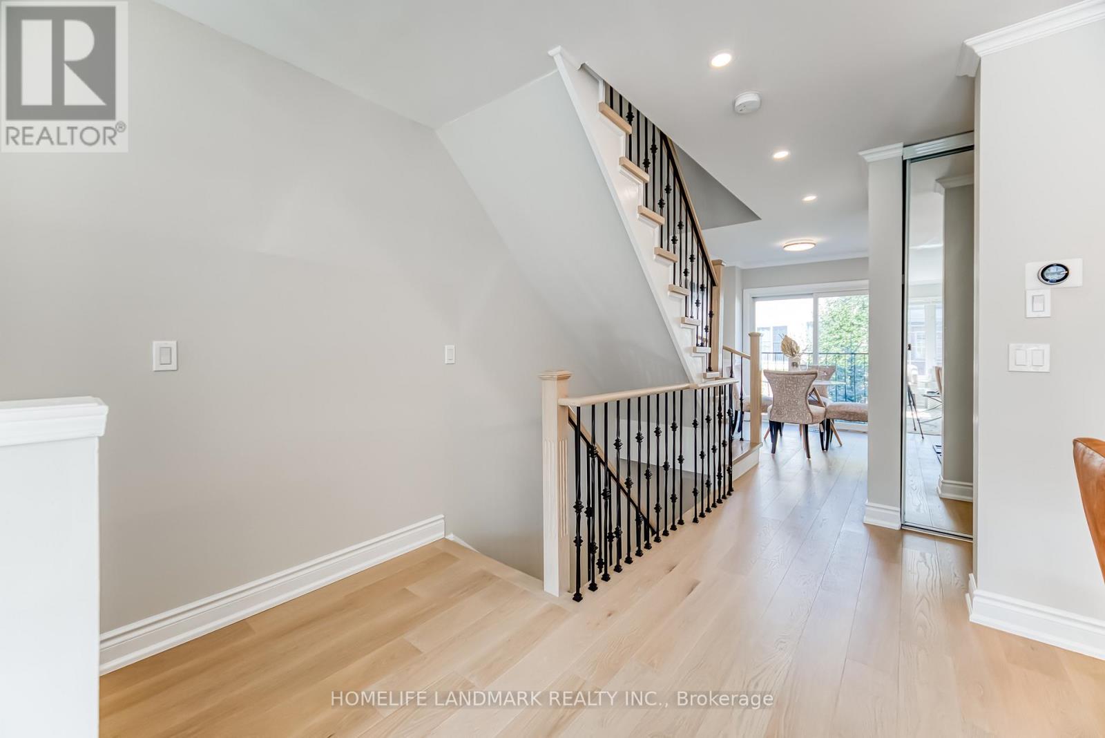 Photo 4 of 139 5055 Heatherleigh Avenue, Mississauga ON
