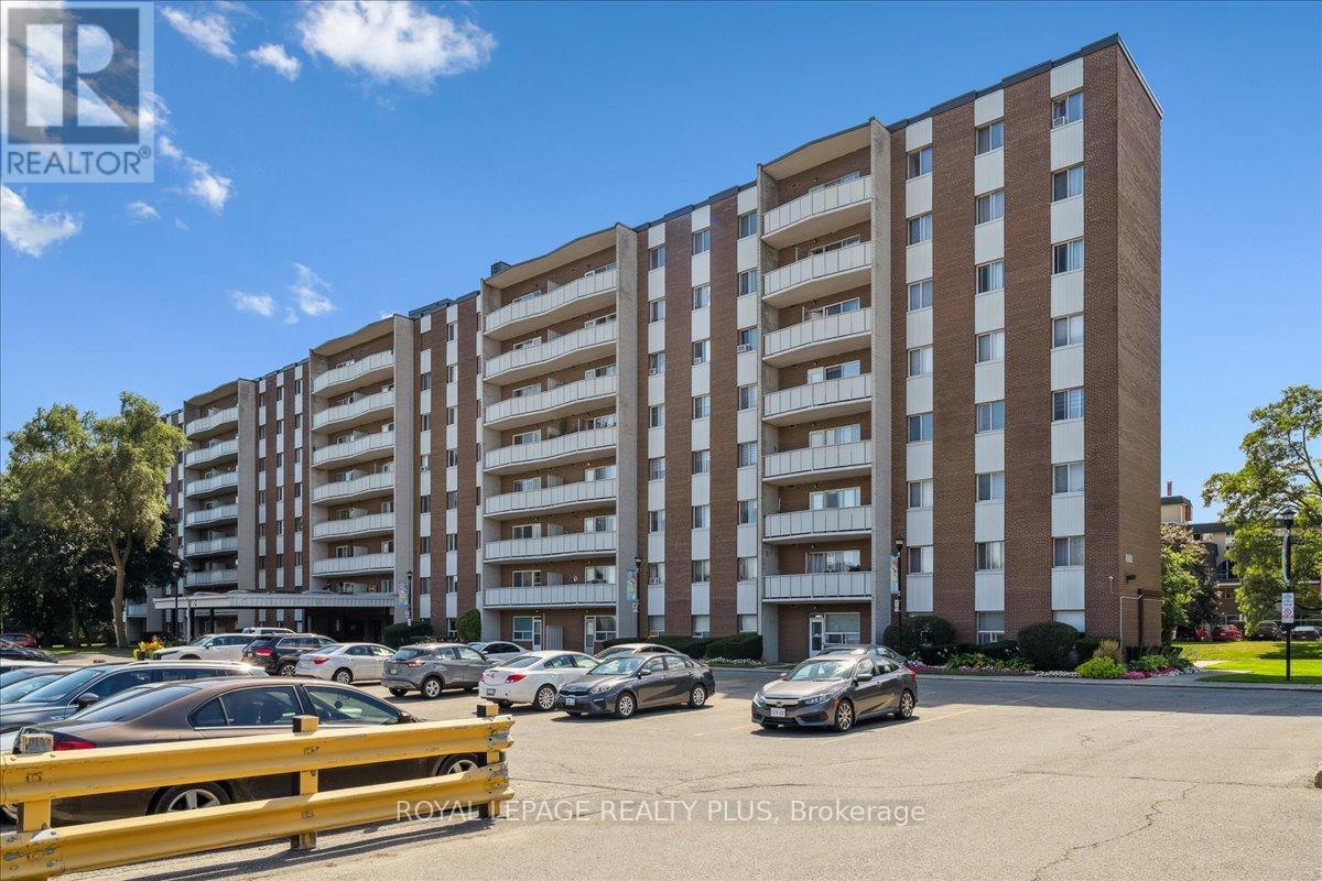 Photo 1 of 102 1660 Bloor Street E, Mississauga ON