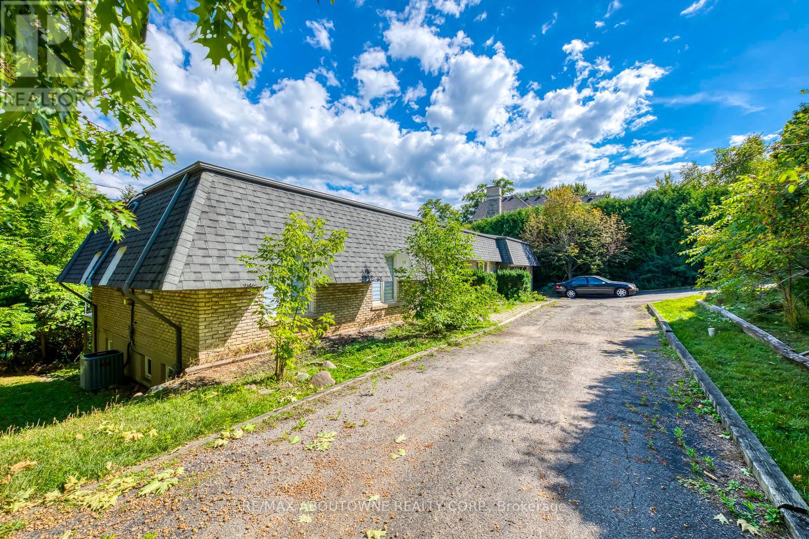 Photo 18 of 1310 Beaufort Drive, Burlington ON